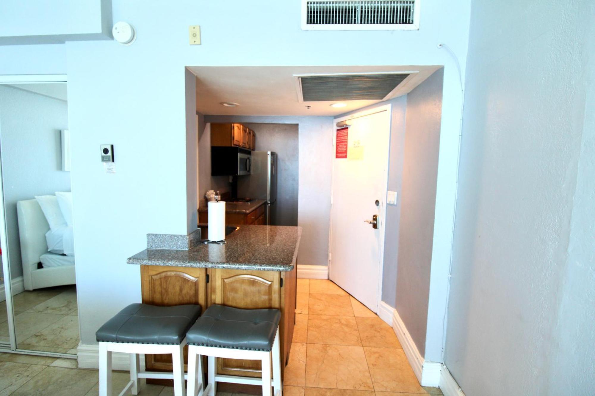 Castle 828 Oceanfront View With Balcony, Pool, Tennis, Beach Access And Free Parking! Miami Beach Exterior foto